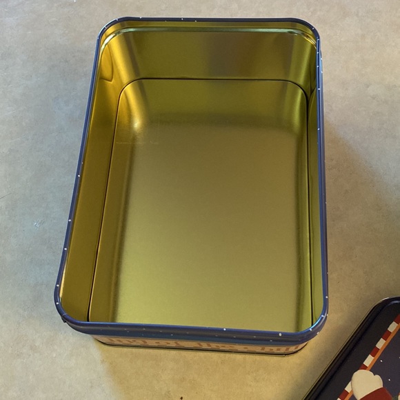 Like new. Cute Holiday tins to hold all your goodies! - Picture 7 of 9